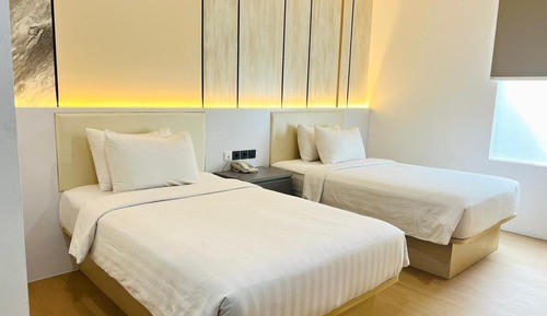 Premium Twin Room, City View