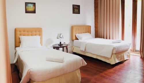 Standard Double or Twin Room, Balcony, Garden View
