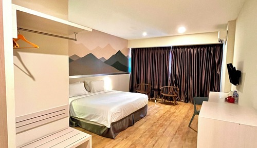 Deluxe Double Room, 1 King Bed, City View