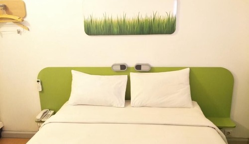 Standard Room, 1 Queen Bed