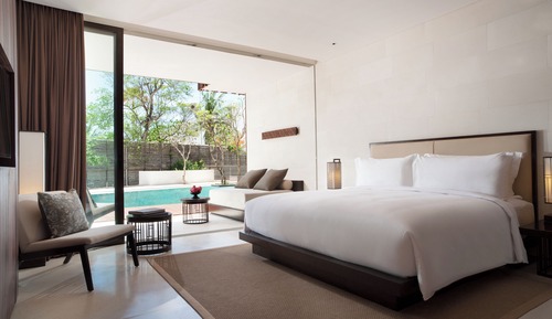 Deluxe Room, 1 King Bed, Pool Access
