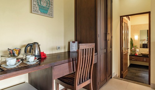 Superior Bungalow, Hill View