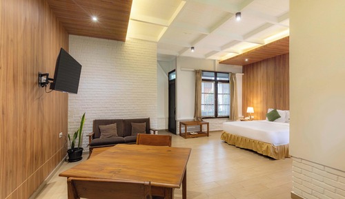Junior Studio Suite