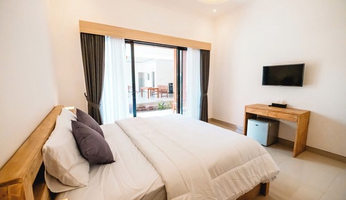 Deluxe Room, Pool View