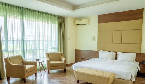 Suite, City View