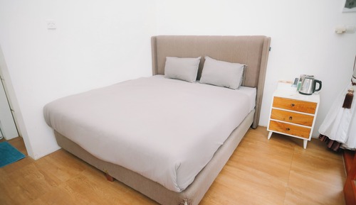 Double Room, 1 King Bed, Non Smoking, Courtyard View