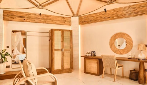Suite, 1 King Bed, Pool View