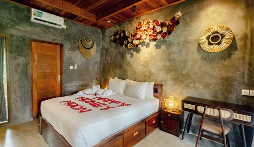 Premier Room, Pool View
