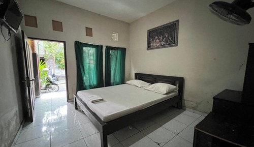 Economy Room