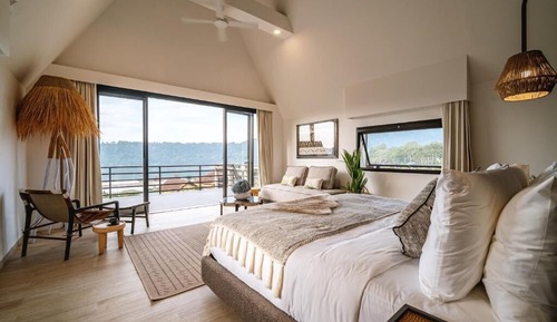Deluxe Villa, 1 King Bed with Sofa bed, Patio, Lake View