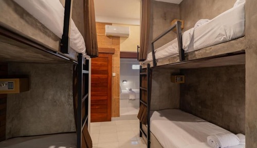 Shared Dormitory, Women only, Non Smoking