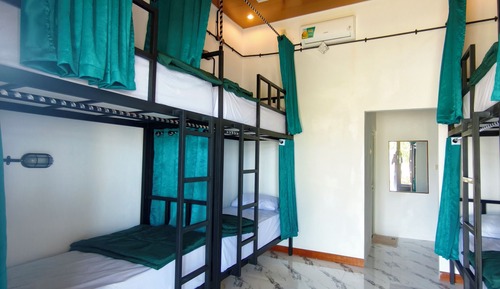 Classic Shared Dormitory, Patio, Park View