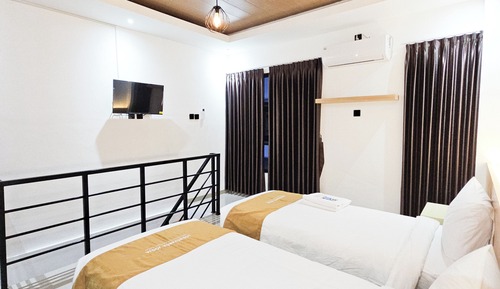 Superior Twin Room, Patio, Pool View