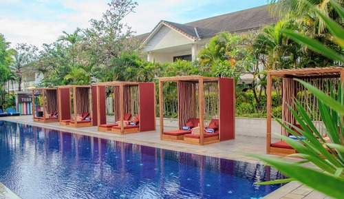 Balcony Suite (with Poolside Cabana)