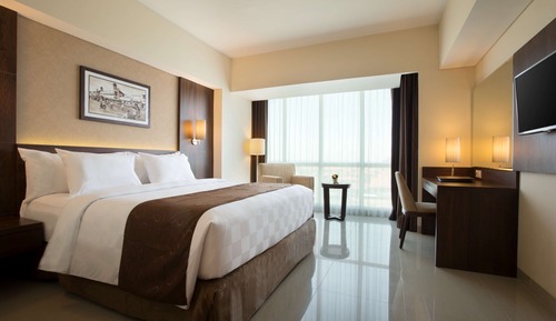 Deluxe Room, 1 Queen Bed, Smoking, City View