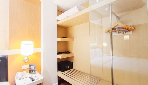 Business King Room