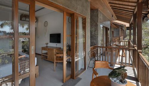 Suite with Balcony and Garden View