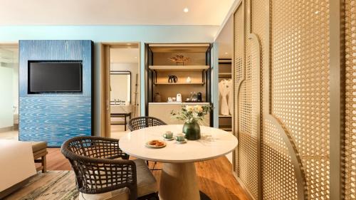 King Suite - Pool Access