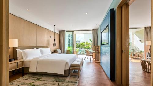 One-Bedroom Suite with Pool Access