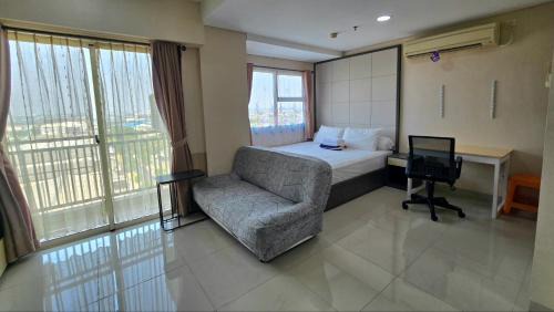 Studio with Balcony