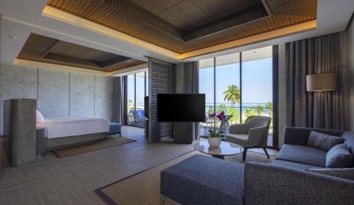 Deluxe King Suite with Balcony
