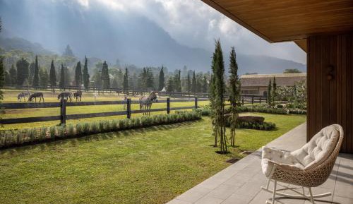 Suite with Mountain View