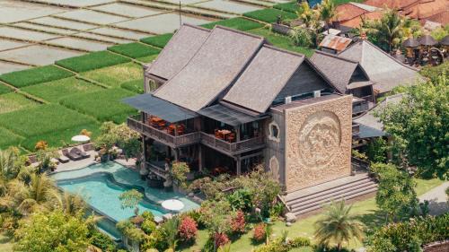 Four-Bedroom with Private Pool and Daily Afternoon Tea 