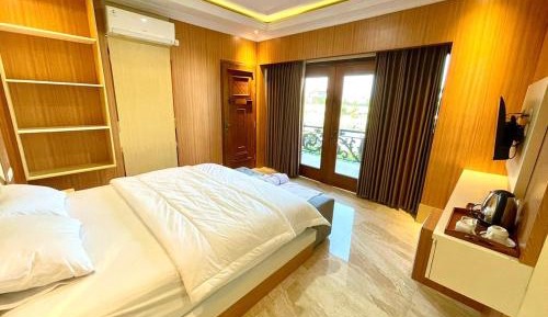 Queen Room with Balcony