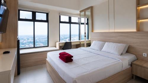 One-Bedroom Apartment with City View