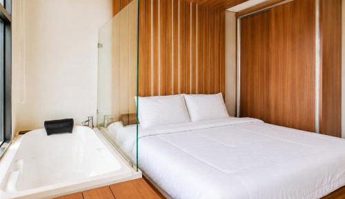 Studio with Spa Bath