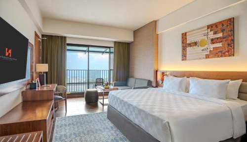 Grand Deluxe Accessible Queen Balcony