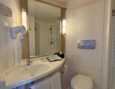Superior Corner Room