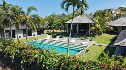 Villa with Garden View