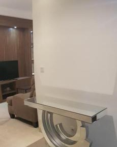 Deluxe One-Bedroom Apartment