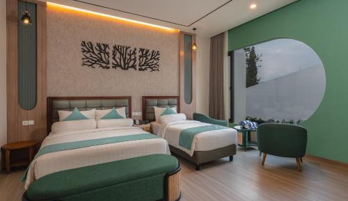 Suite with Pool View