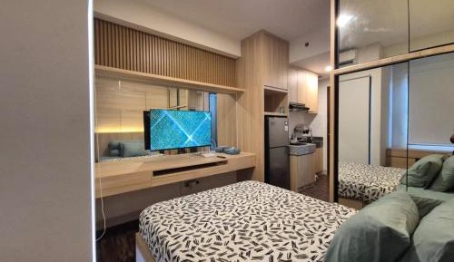 Studio Apartment with Balcony