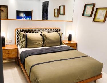 Deluxe Queen Room