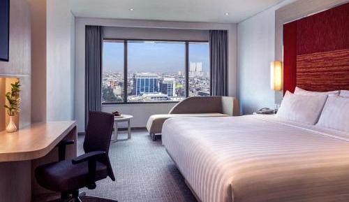Grand Deluxe Room with Two Single Beds and Sofa