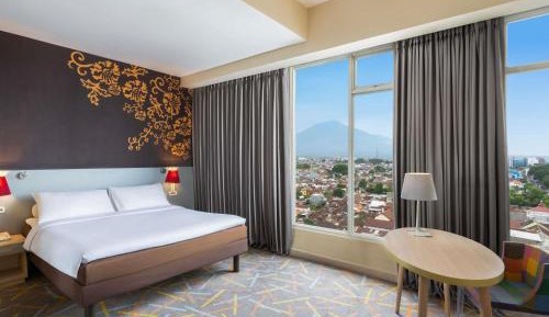 Deluxe King Room with Sofa