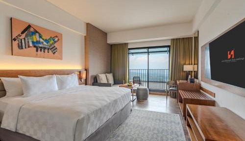 Grand Deluxe Queen Balcony