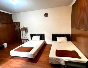 Twin Room with Private Bathroom