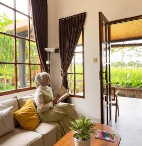 Villa with Garden View