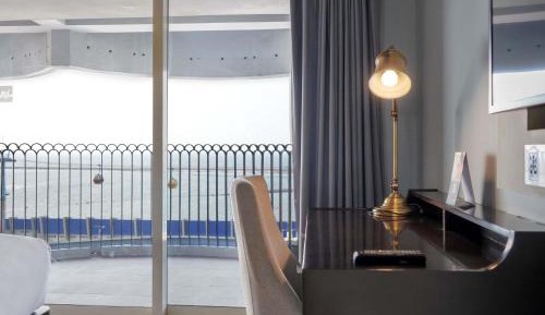 Grand Deluxe Room with Two Single Beds