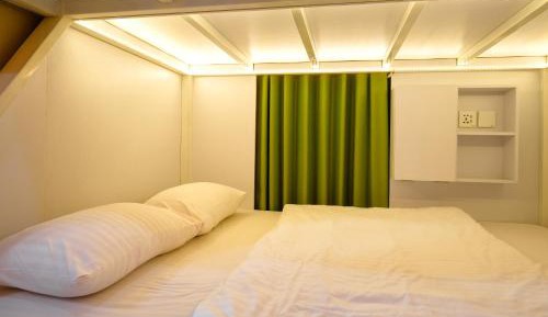 Single Bed in Mixed Dormitory Room