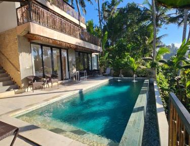 Queen Room with Pool View