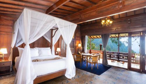 Suite with Mountain View