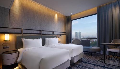 Deluxe Twin Room - City Side
