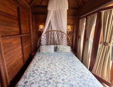 Superior Bungalow with Bathtub