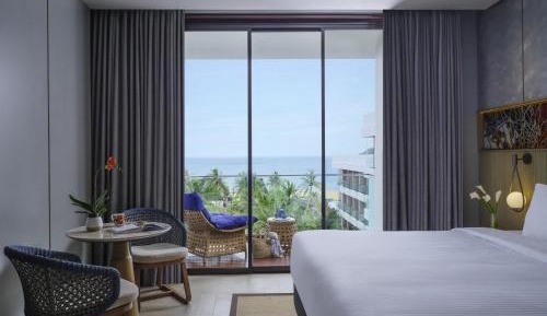 Deluxe King Room with Balcony and Ocean View