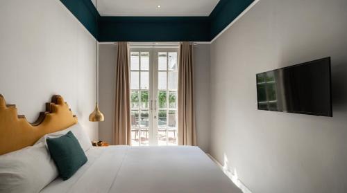 Superior Double Room with Pool View